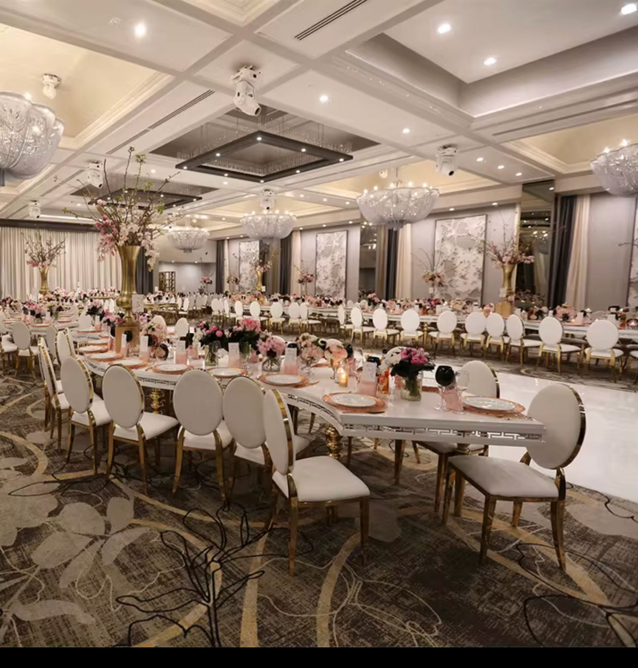 Seamless High-Gloss Dance Floor